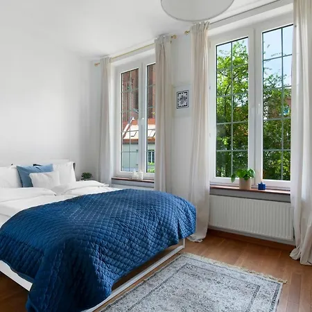 Elite Hamptons Old Town *