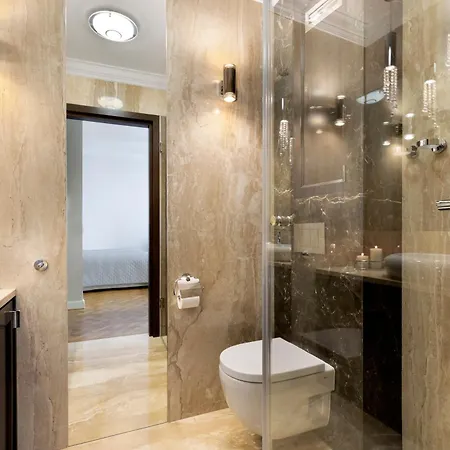 Elite Hamptons Old Town *