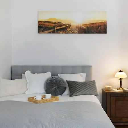 Elite Hamptons Old Town *