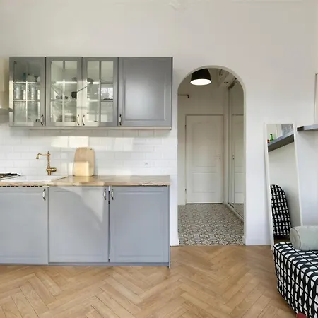 Elite Hamptons Old Town