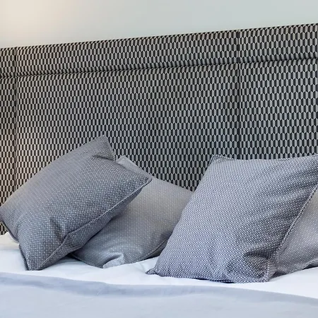 Elite Hamptons Old Town *