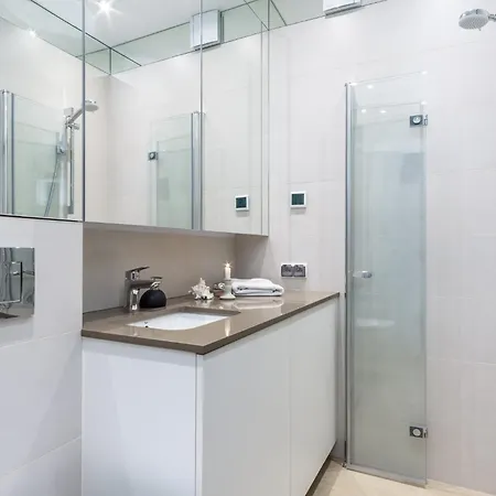 Elite Hamptons Old Town Apartment Gdansk