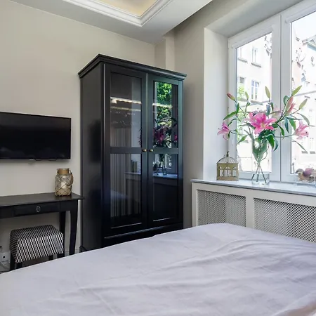 Elite Hamptons Old Town *