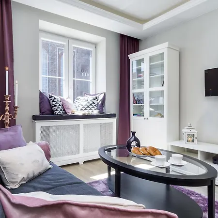 Elite Hamptons Old Town