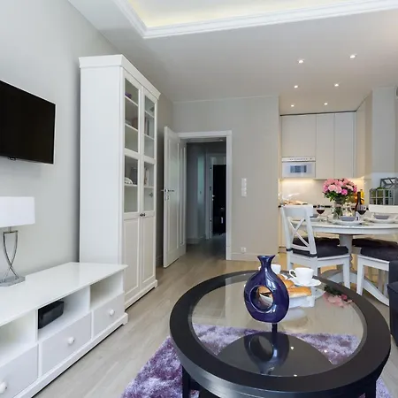 Elite Hamptons Old Town Apartment Gdansk