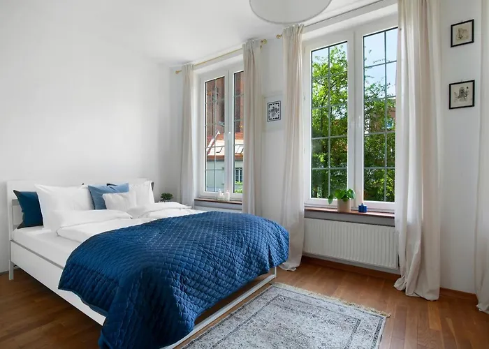 Elite Hamptons Old Town *