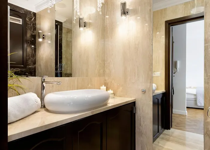 Elite Hamptons Old Town *