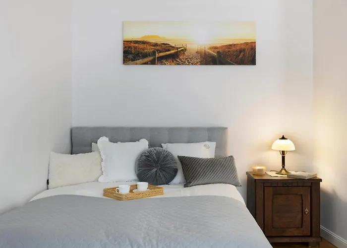 Elite Hamptons Old Town *