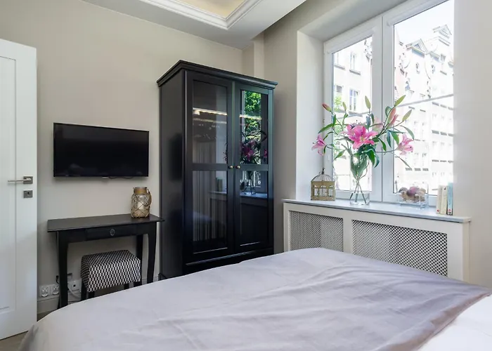 Elite Hamptons Old Town *